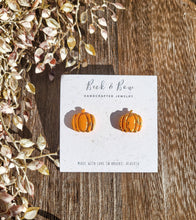 Load image into Gallery viewer, Mini Pumpkin Metallic Stud
